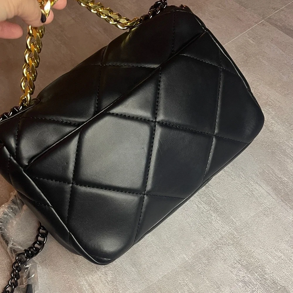 Elegant Black Quilted Bag with Gold Chain- mixed metal - Picture 6 of 13